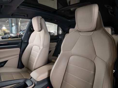 Used 2025 Porsche Macan Electric image 5