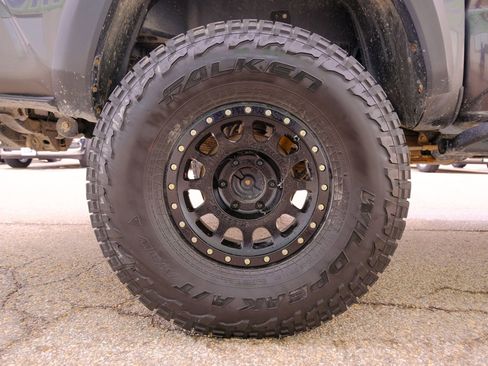 Used 2017 Toyota Tacoma TRD Off-Road image 39