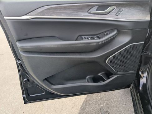 New 2026 Jeep Grand Cherokee Limited image 9