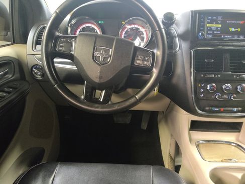 Used 2017 Dodge Grand Caravan SXT image 22