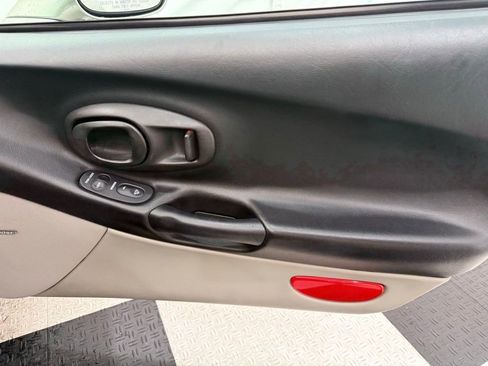 Used 2000 Chevrolet Corvette Convertible w/ Memory Pkg image 15