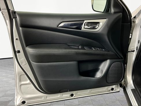 Used 2018 Nissan Pathfinder SV AWD/4WD image 20