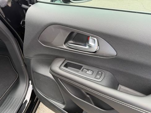 New 2026 Chrysler Pacifica Select image 30