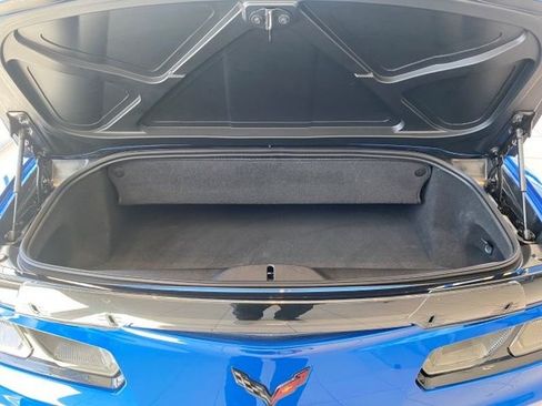 Used 2015 Chevrolet Corvette Z06 w/ 3LZ Preferred Equipment Group image 6