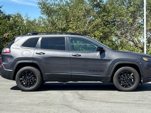 Used 2023 Jeep Cherokee Altitude Lux image 3