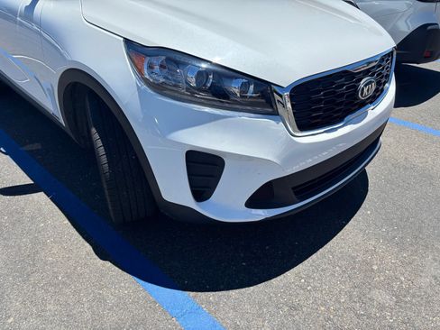 Used 2019 Kia Sorento AWD V6 image 11