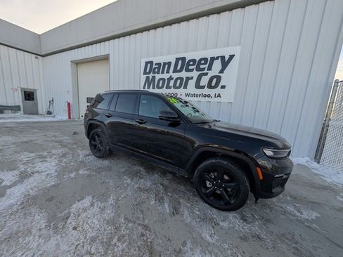 Used 2024 Jeep Grand Cherokee Limited w/ Luxury Tech Group II image 33