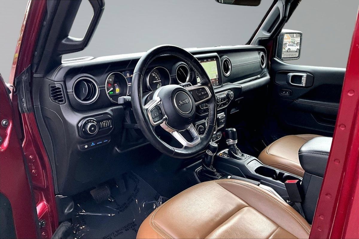 Used 2021 Jeep Wrangler Unlimited Sahara w/ Cold Weather Group AWD/4WD image 11