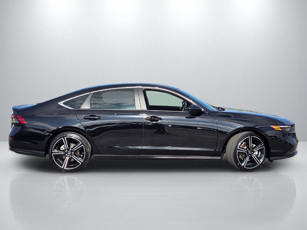 Used 2025 Honda Accord Sport image 3