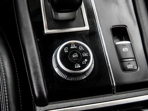 Used 2024 Mitsubishi Outlander SE image 19