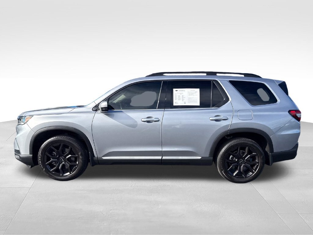 Used 2025 Honda Pilot Touring image 2