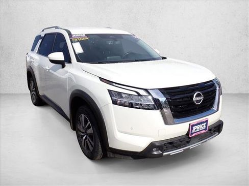 Used 2023 Nissan Pathfinder SL AWD/4WD image 6