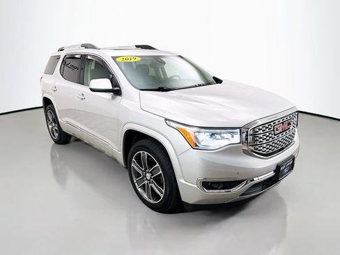 Used 2019 GMC Acadia Denali w/ Technology Package FWD image 1