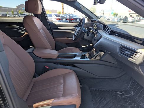 Used 2024 Audi Q8 e-tron Premium Plus AWD/4WD image 32