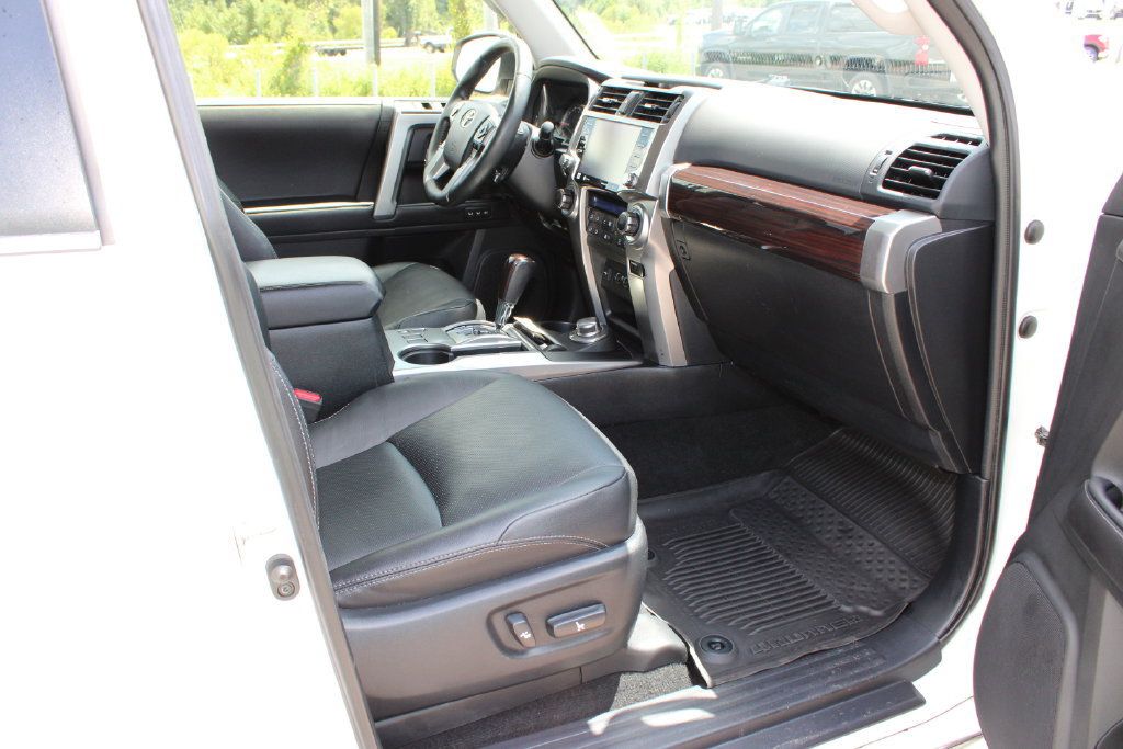 Used 2022 Toyota 4Runner Limited AWD/4WD image 10
