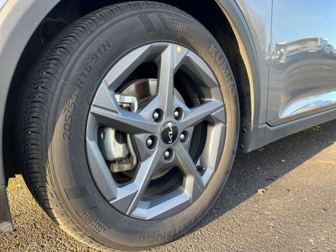 Used 2025 Kia K4 LXS image 29