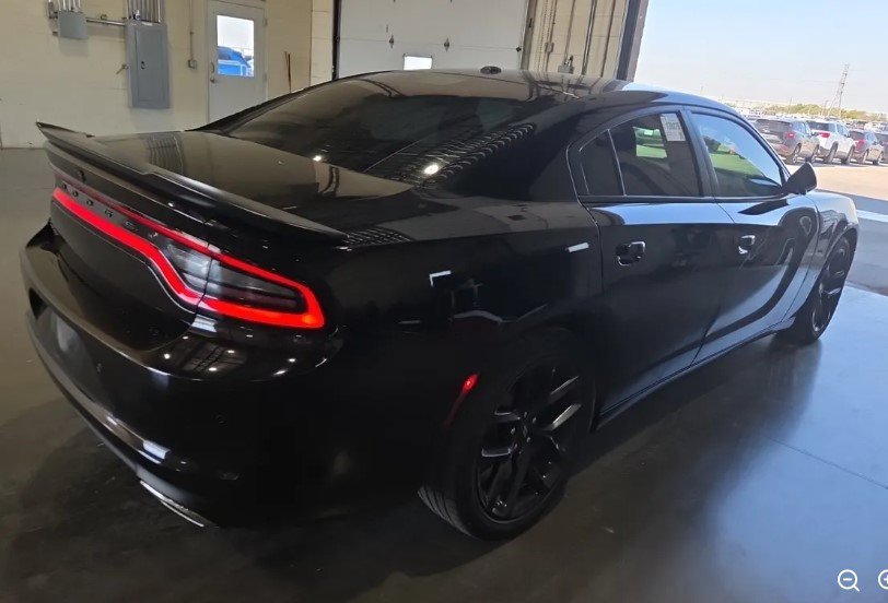 Used 2021 Dodge Charger SXT w/ Blacktop Package RWD image 3