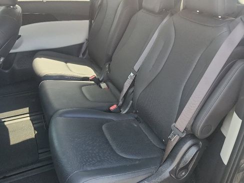Used 2024 Kia Carnival EX FWD image 25
