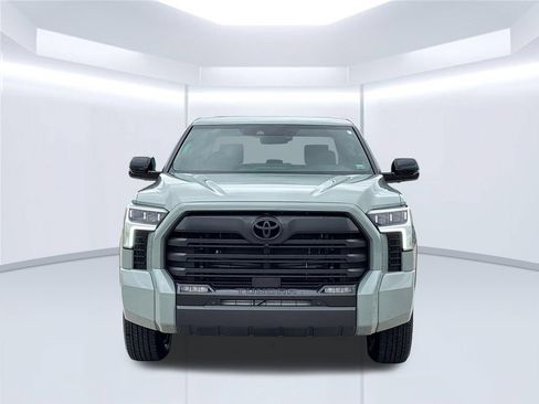 Used 2025 Toyota Tundra Limited AWD/4WD image 12
