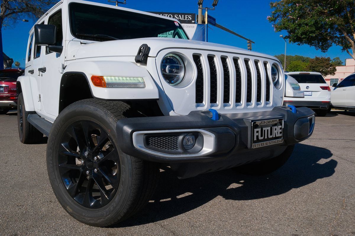 Used 2022 Jeep Wrangler Unlimited Sahara w/ Cold Weather Group AWD/4WD image 6
