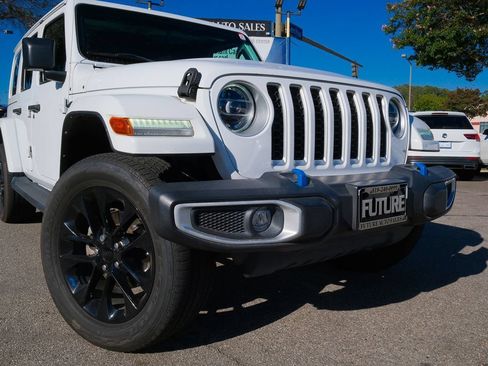 Used 2022 Jeep Wrangler Unlimited Sahara w/ Cold Weather Group AWD/4WD image 6