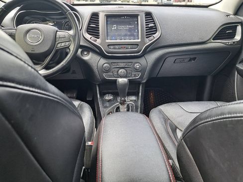 Used 2019 Jeep Cherokee Trailhawk AWD/4WD image 8