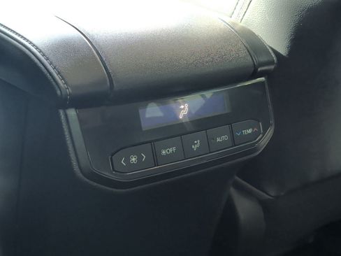 Used 2022 Toyota Highlander XLE FWD image 26