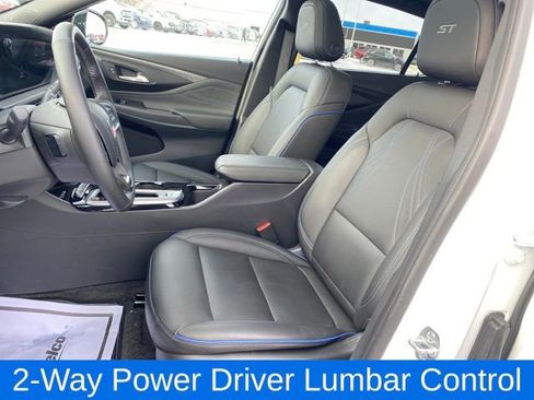 Certified 2025 Buick Envista Sport Touring w/ Convenience I Package image 14