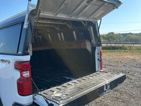 Used 2021 Chevrolet Silverado 2500 Custom w/ Custom Convenience Package image 10