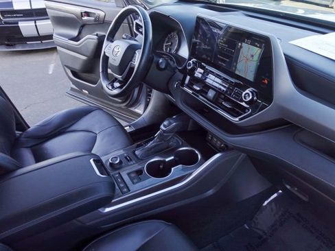 Certified 2022 Toyota Highlander Platinum image 15