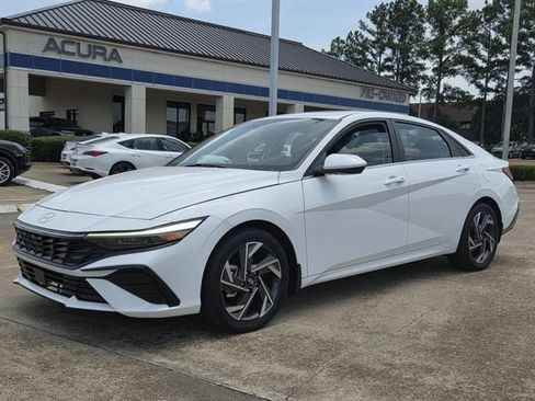 Used 2024 Hyundai Elantra SEL w/ Convenience Package FWD image 8