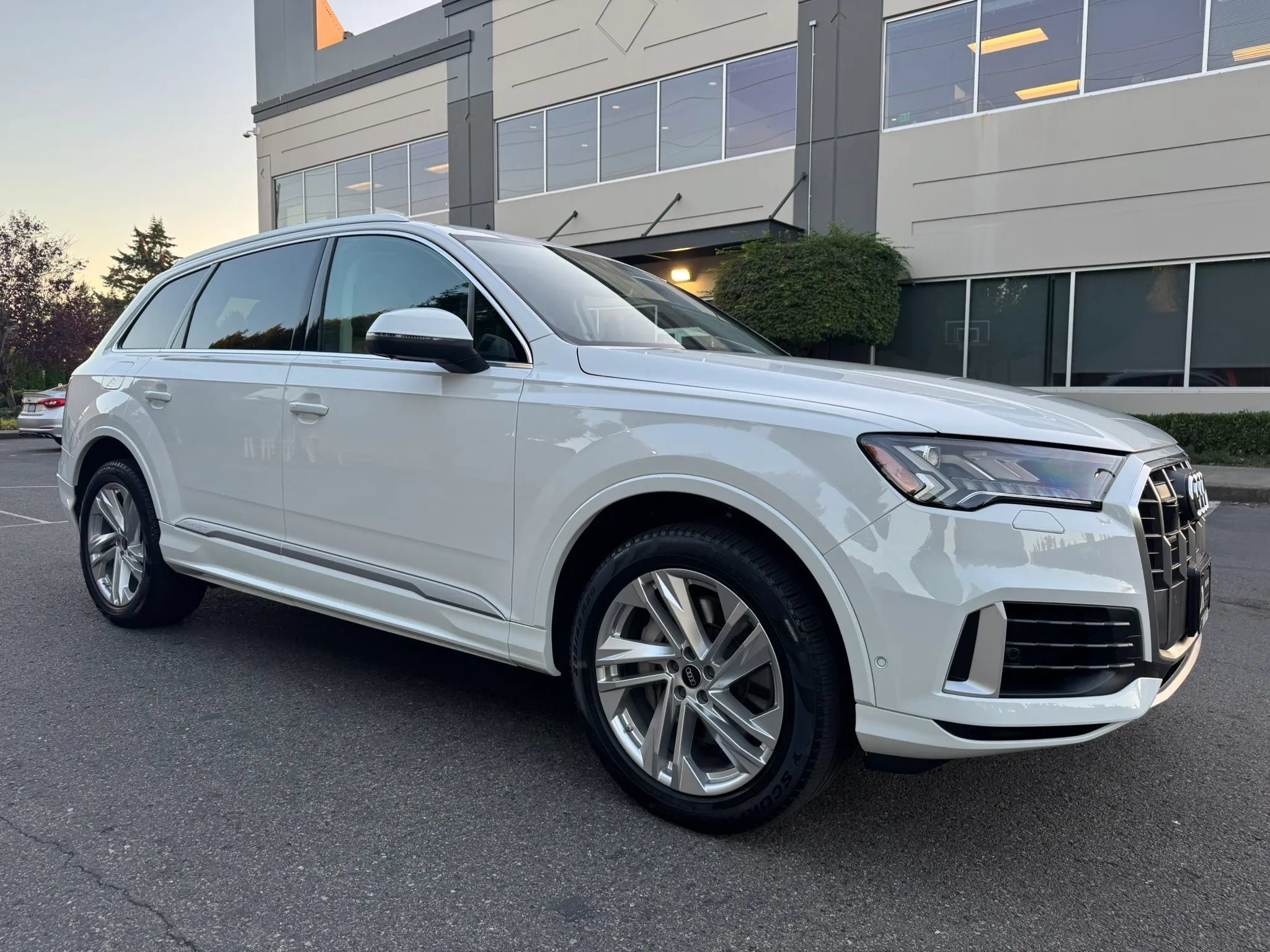 Used 2023 Audi Q7 3.0T Premium w/ Convenience Package AWD/4WD image 1