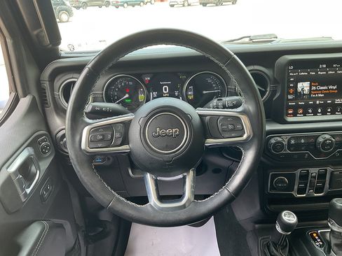 Used 2022 Jeep Wrangler Unlimited Sahara w/ Cold Weather Group AWD/4WD image 11