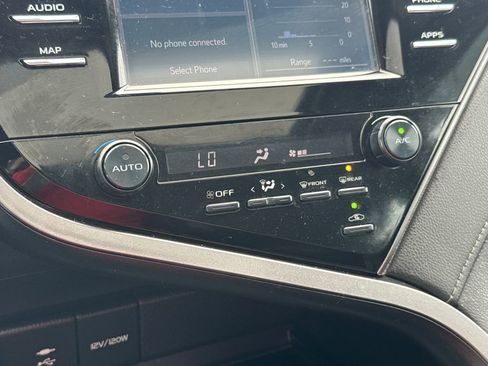 Used 2019 Toyota Camry SE FWD image 24