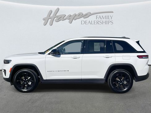 Used 2024 Jeep Grand Cherokee Altitude image 35