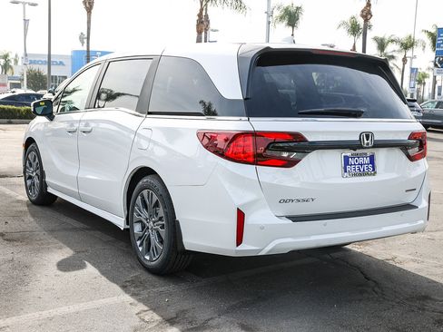 New 2026 Honda Odyssey Touring image 4