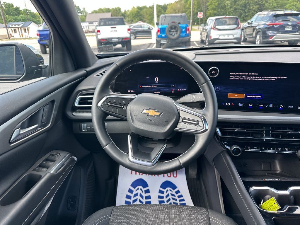 Used 2025 Chevrolet Traverse LT w/ LPO, Floor Liner Package FWD image 19