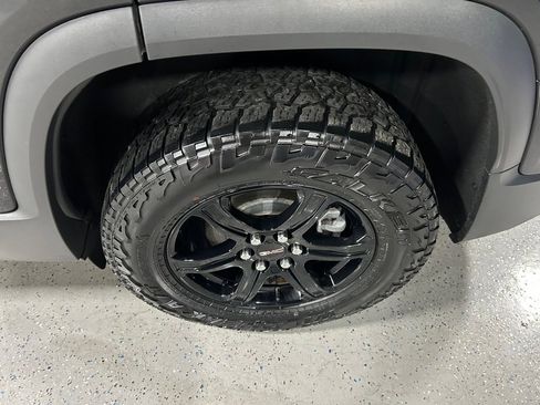 Used 2021 GMC Acadia AT4 w/ Technology Package image 9