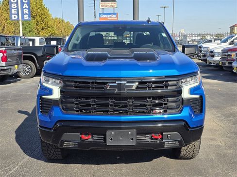 Used 2023 Chevrolet Silverado 1500 LT Trail Boss w/ LPO, Dark Essentials Package image 2