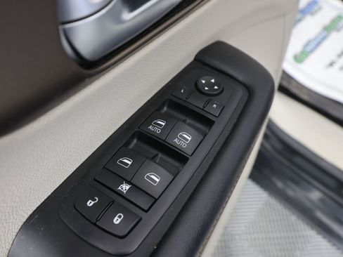 Used 2017 Chrysler Pacifica Touring image 30