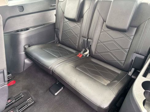 Used 2025 Volkswagen Atlas SE FWD image 15