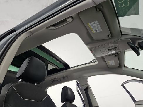 Certified 2023 Volkswagen Taos SE w/ Panoramic Sunroof Package FWD image 18
