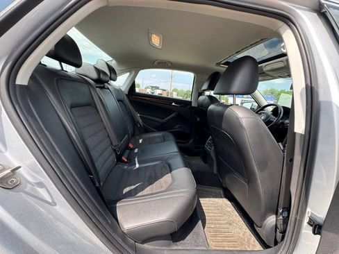 Used 2015 Volkswagen Passat 1.8T SEL Premium FWD image 14