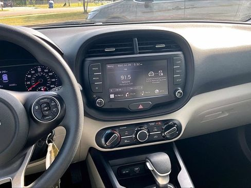 Used 2022 Kia Soul LX FWD image 6