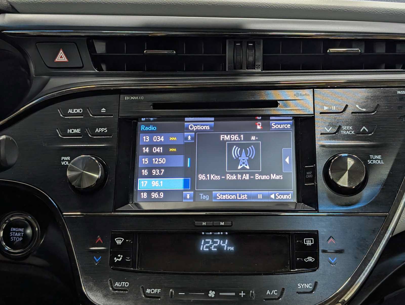Used 2017 Toyota Avalon XLE Premium w/ All Weather Liner Package FWD image 19