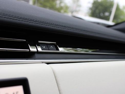 Used 2025 Land Rover Range Rover SE AWD/4WD image 19
