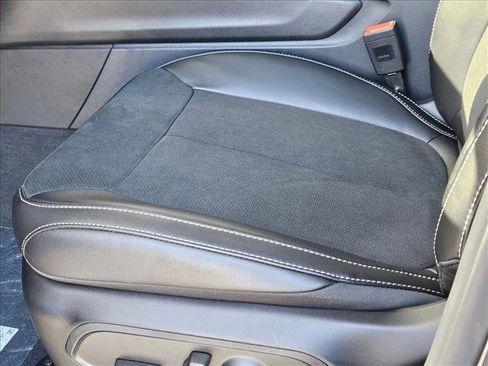 New 2025 Jeep Grand Cherokee Altitude image 4