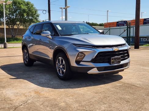 Certified 2025 Chevrolet Blazer LT AWD/4WD image 4