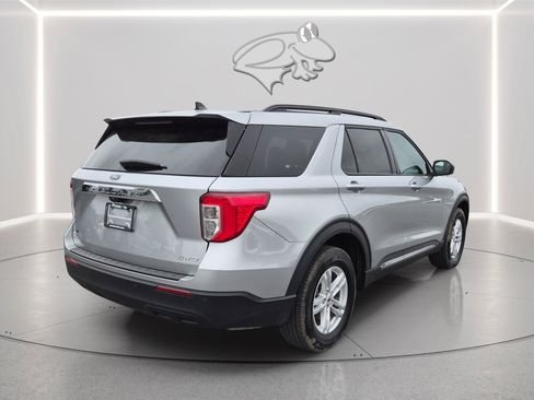 Used 2023 Ford Explorer XLT AWD/4WD image 6