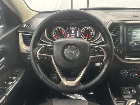 Used 2016 Jeep Cherokee Sport image 24